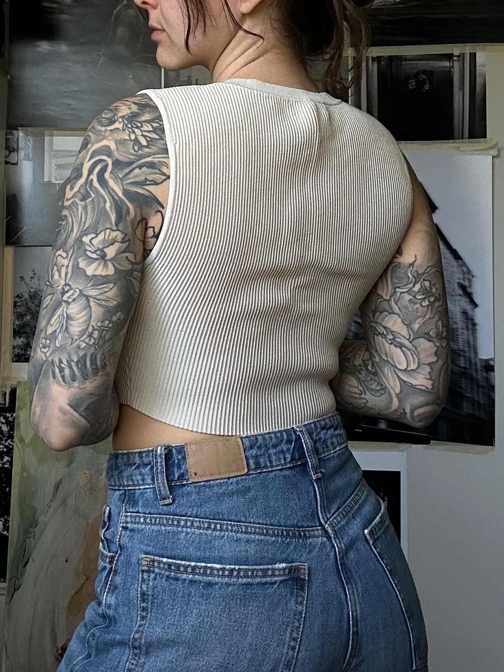 Aritzia Babaton muscle tank cropped - Picture 2 of 4